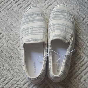 Old Navy Gray and White Slip-On Shoes